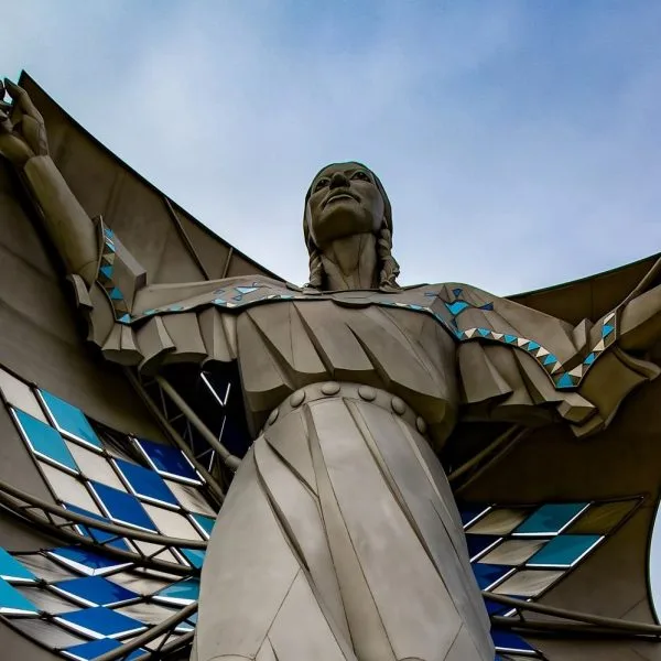 Indigenizing Philosophy through the Land: On the Nature of the Concept